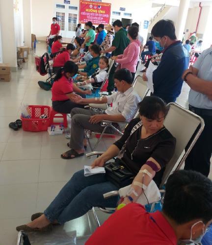 Tiếp nhận hiến máu tình nguyện đợt 1 năm 2021 tại huyện Ba Tri