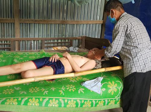 Sẻ chia một hoàn cảnh khó khăn, bệnh tật