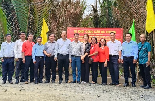 Khởi công xây dựng cầu nông thôn xã Thạnh Trị, huyện Bình Đại