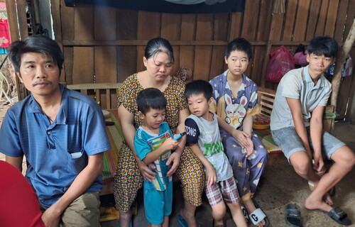 Em Nguyễn Thị Hải Hạ mang căn bệnh u não bán cầu rất cần sự trợ giúp