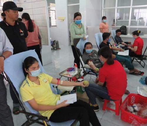 Hội Chữ thập đỏ tỉnh Bến Tre tổ chức tiếp nhận hiến máu tình nguyện đợt 1 năm 2021 tại huyện Thạnh Phú