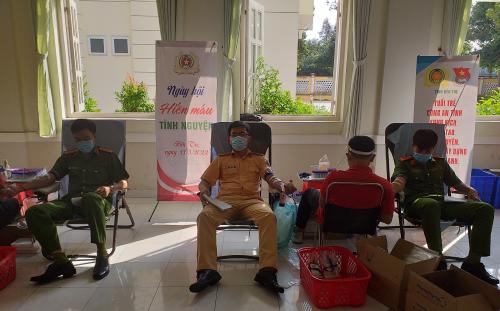 Công an Bến Tre “Hiến máu cứu người - Một nghĩa cử cao đẹp”