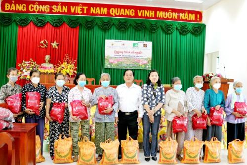 Hội Chữ thập đỏ huyện Ba Tri tổ chức khám chữa bệnh nhân đạo tại xã An Đức 