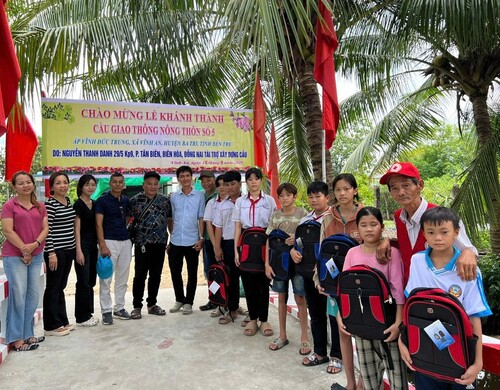 Hội Chữ thập đỏ huyện Ba Tri tổ chức trao quà cho hộ gia đình nạn nhân da cam, khuyết tật, hộ nghèo, cận nghèo, hội viên nghèo và học sinh có hoàn cảnh khó khăn