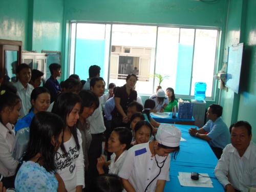 Cán bộ công chức cơ quan tỉnh tham gia hiến máu tình nguyện đợt 1/2011