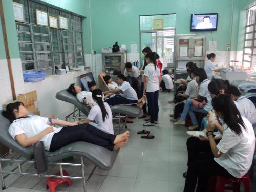 Sinh viên Trường Cao đẳng Bến Tre hiến máu tình nguyện đợt 3 năm 2013