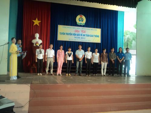Công Đoàn cơ sở  Hội Chữ thập đỏ tỉnh Bến Tre tham gia cuộc thi "Tuyên truyền viên giỏi về ATGT" năm 2011