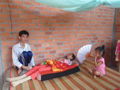 Một gia đình bất hạnh có tới ba người bị bệnh