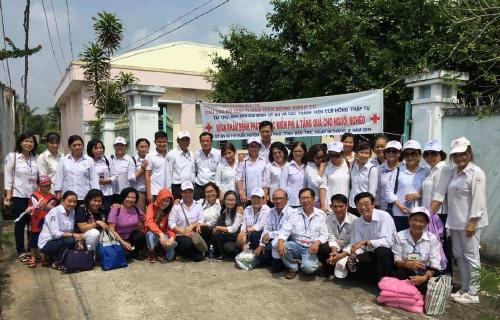 Hội Chữ thập đỏ tỉnh tổ chức khám bệnh cấp thuốc và tặng quà cho người nghèo 02 xã Mỹ An và Thị trấn Thạnh Phú, huyện Thạnh Phú