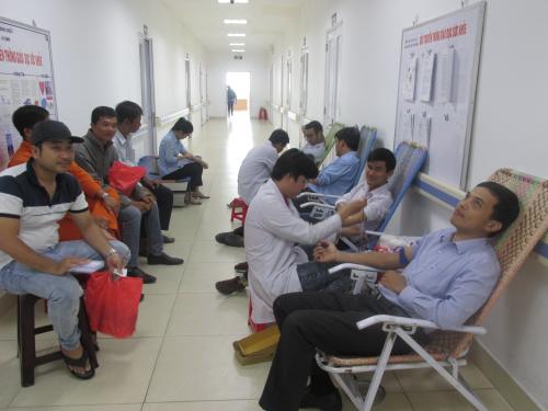 Liên đoàn lao động tỉnh Bến Tre vận động CB, CC, VC trên địa bàn tỉnh tham gia hiến máu tại Bệnh viện Nguyễn Đình Chiểu