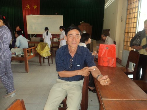 Nhiều cán bộ tiêu biểu tham gia hiến máu tình nguyện đầu năm 2011