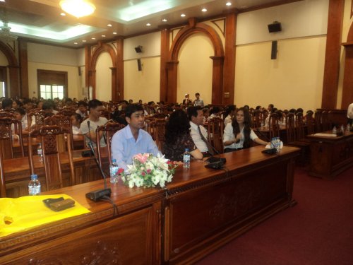 Quỹ từ thiện Mỹ Tâm tặng học bổng cho học sinh nghèo các tỉnh