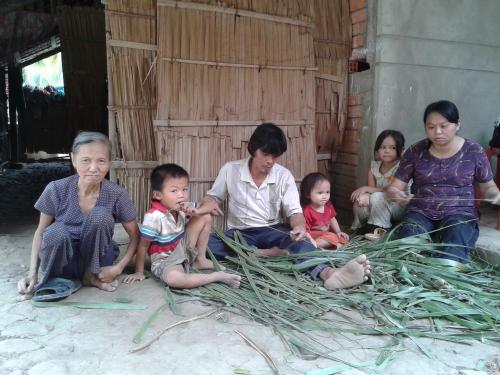 Xin giúp đỡ một gia đình nghèo có tiền trị bệnh