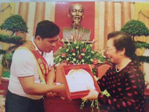 Ban chỉ đạo VĐ HMTN tỉnh Bến Tre cử hai đại biểu dự lễ tôn vinh người hiến máu ở Hà Nội