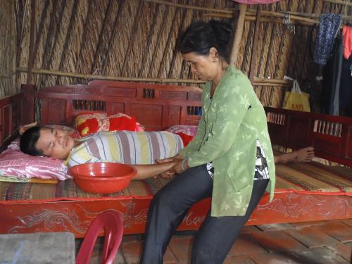 Hãy cứu một mảnh đời bất hạnh 
