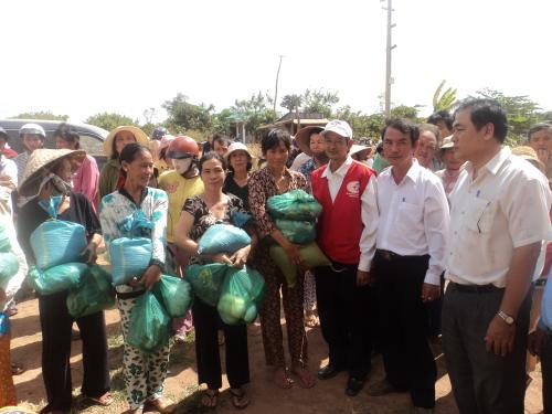 Một số họat động Tết vì người nghèo của Hội Chữ thập đỏ Bến Tre