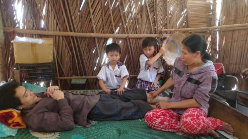 Hoàn cảnh thương tâm của đôi vợ chồng có 2 con trẻ rất cần được giúp đỡ