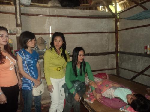 Chương trình "Vòng tay yêu thương", diễn viên Hạnh Thúy, Cát Tường, Cẩm Linh..và các bạn bè làm từ thiện tại tỉnh Bến Tre