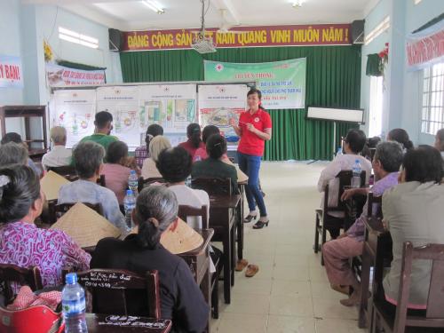Hội Chữ thập đỏ tỉnh Bến Tre truyền thông sức khỏe và phóng ngừa thảm họa tại huyện Giồng Trôm
