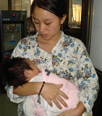 Người mẹ nghèo cần tiền mổ tim cho đứa con 2 tháng tuổi