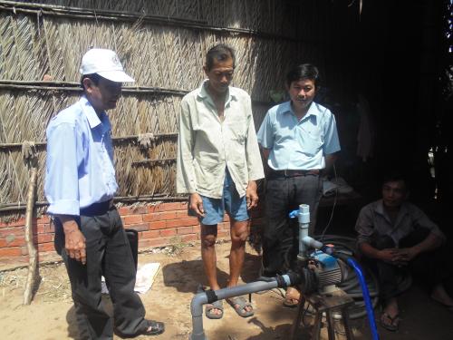 Từ Thiện Minh Tâm (TP. Hồ Chí Minh) thông qua Hội CTĐ Bến Tre tặng cho hộ nghèo ở H. Thạnh Phú, H. Châu Thành 100 giếng khoan gia đình. 