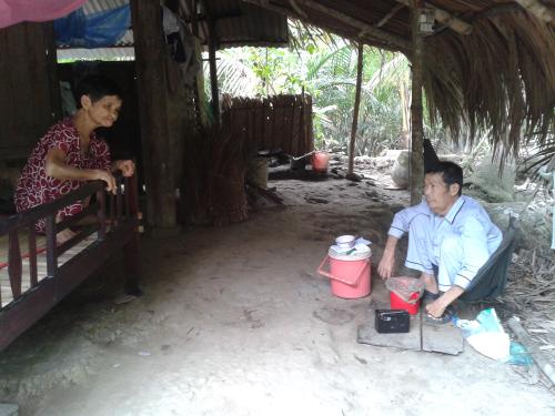 Một đôi vợ chồng già đang mang bệnh hiểm nghèo
