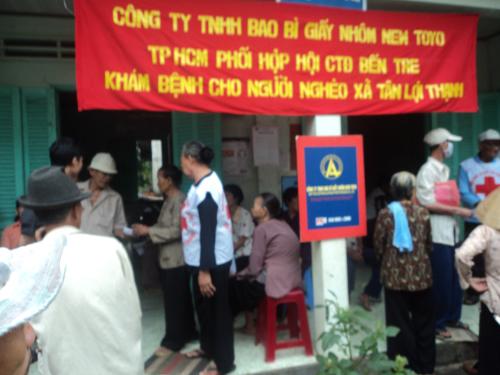 Xin cảm ơn Công ty Giấy nhôm bao bì New Toyo tài trợ khám bệnh và tặng quà cho người nghèo ở Bến Tre