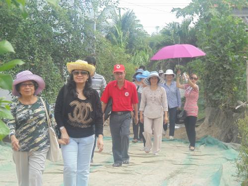 Chương trình Nhịp cầu nhân ái cùng Nhóm từ thiện Từ Tâm Quận 6 (TP.HCM) trở lại thăm hoàn cảnh phát sóng ở huyện Ba Tri