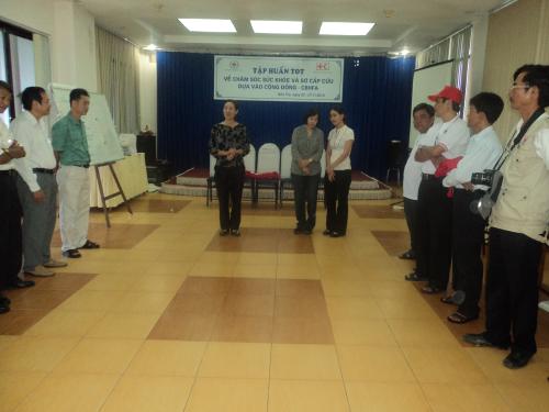 Tập huấn về chăm sóc sức khỏe và sơ cấp cứu dựa vào cộng đồng