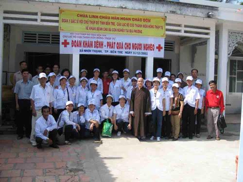 Câu lạc bộ Cựu thanh niên Hồng thập tự hưởng ứng Chương trình " Tết vì người nghèo"