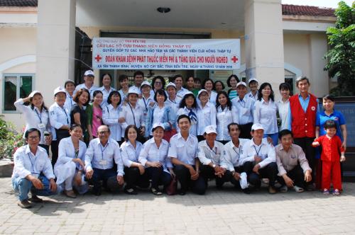 Khám bệnh, cấp thuốc và tặng quà miễn phí xã Tân Thành Bình, Mỏ Cày Bắc